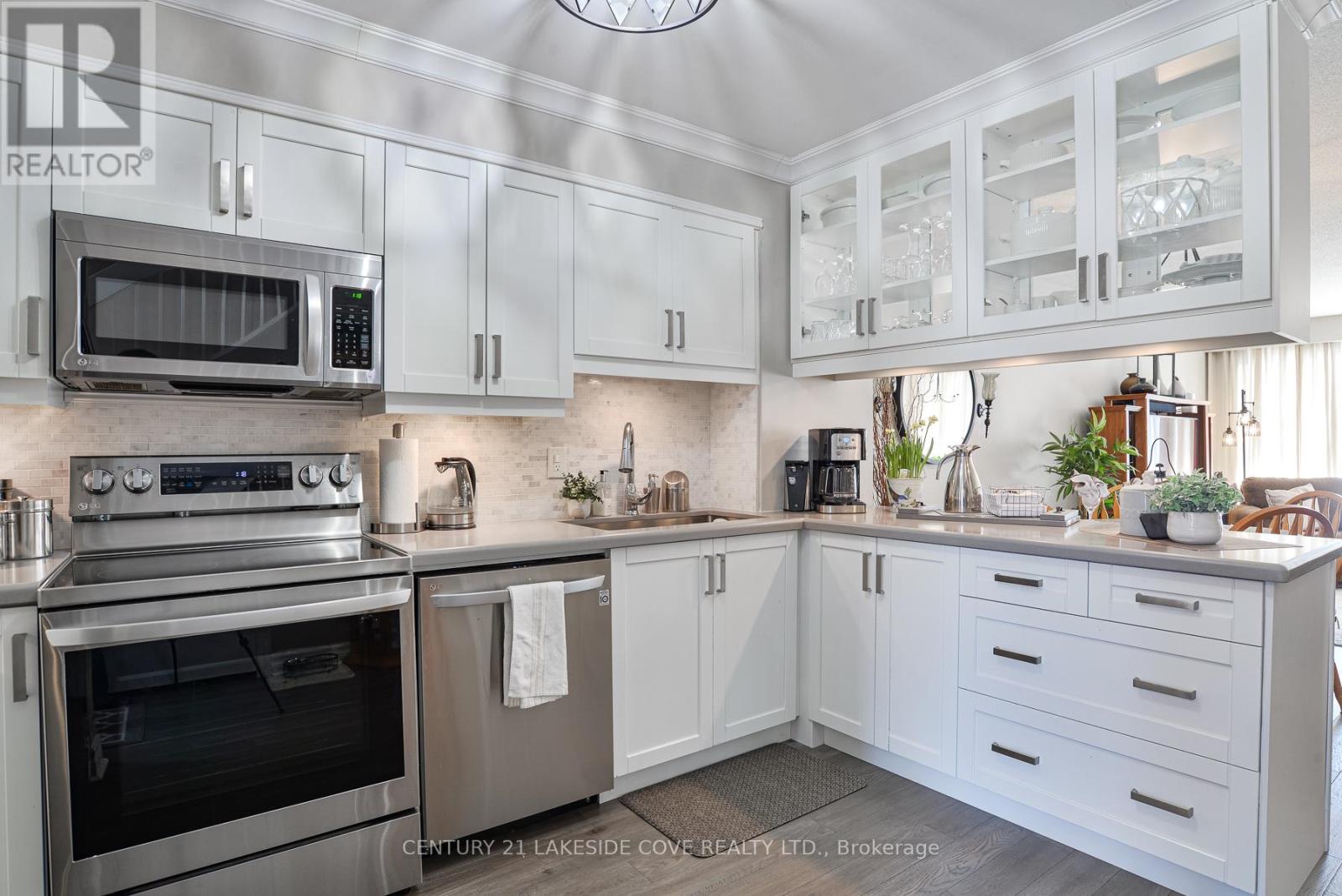 Unit 4 - 4 Paradise Boulevard, Ramara, Ontario  L0K 1B0 - Photo 8 - S12982464