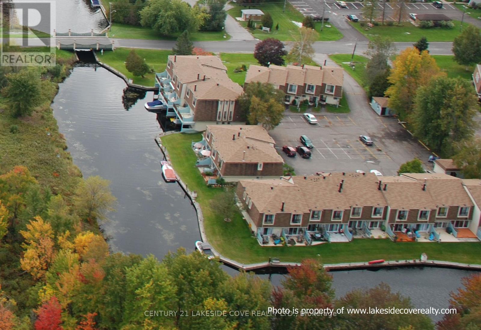 Unit 4 - 4 Paradise Boulevard, Ramara, Ontario  L0K 1B0 - Photo 2 - S12982464