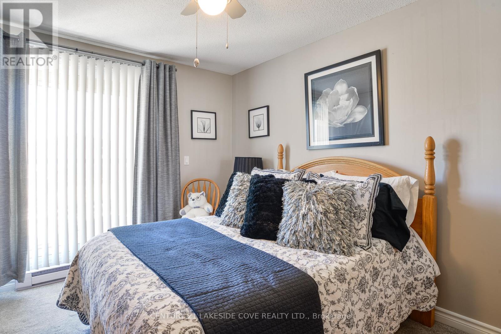 Unit 4 - 4 Paradise Boulevard, Ramara, Ontario  L0K 1B0 - Photo 23 - S12982464