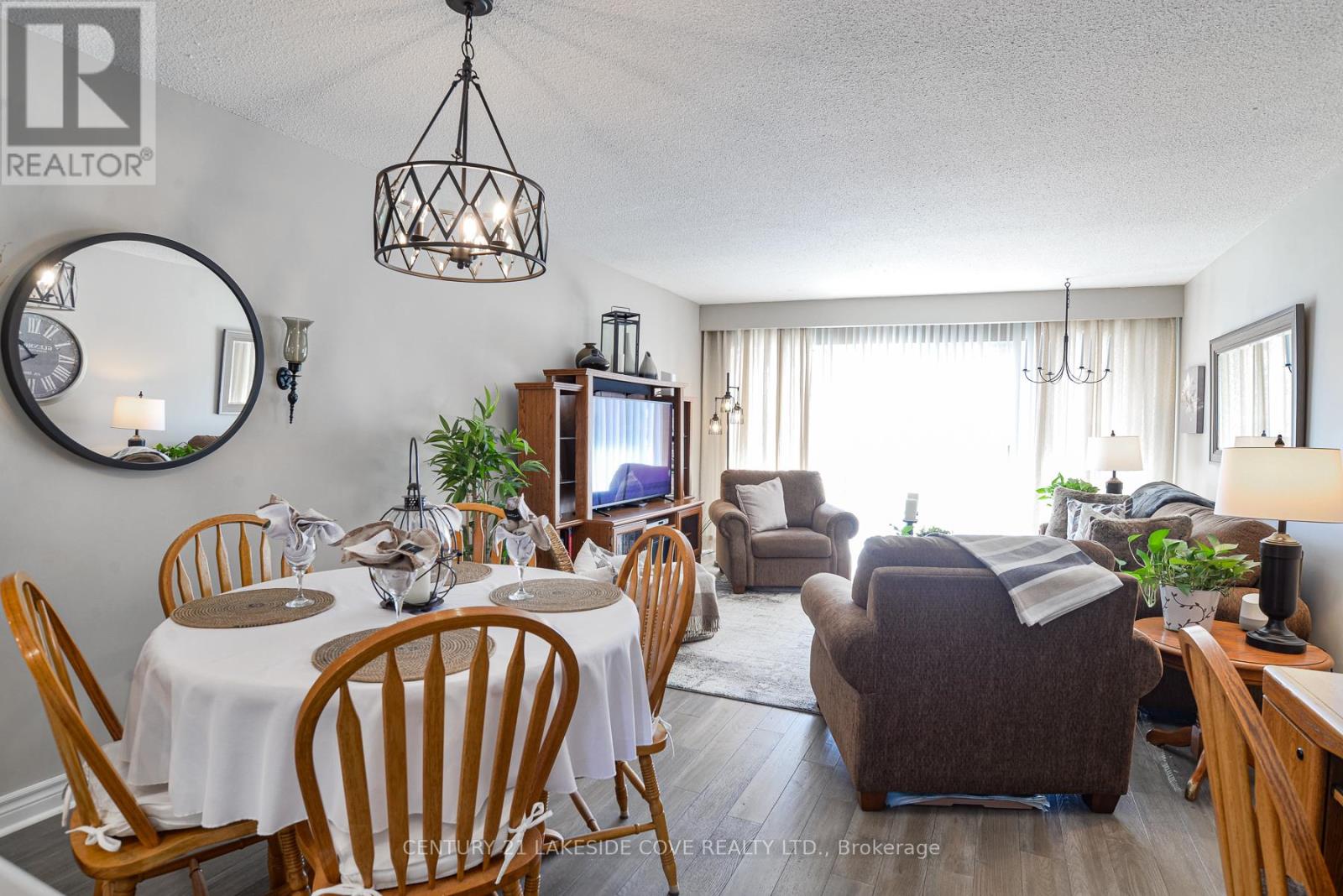 Unit 4 - 4 Paradise Boulevard, Ramara, Ontario  L0K 1B0 - Photo 11 - S12982464