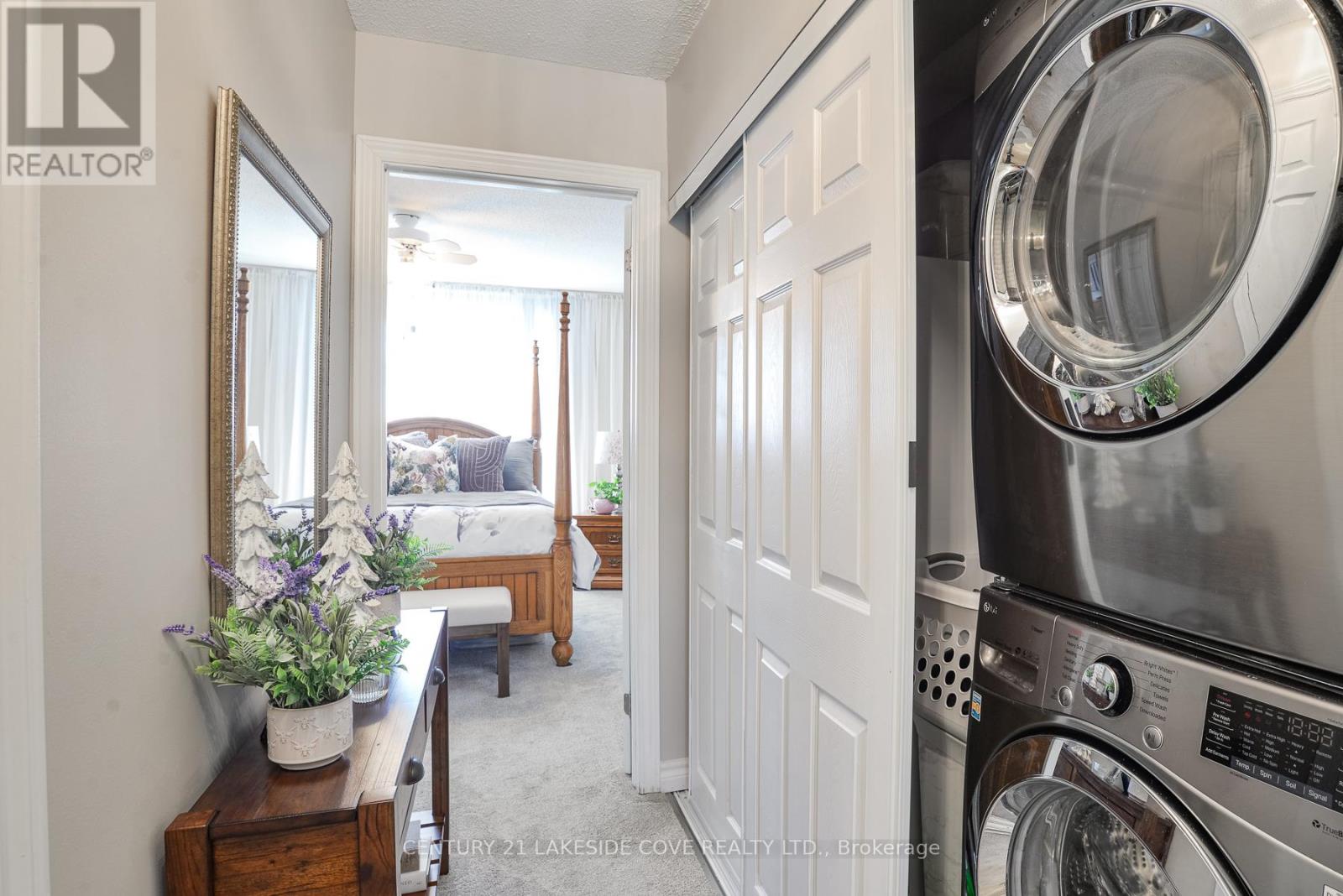 Unit 4 - 4 Paradise Boulevard, Ramara, Ontario  L0K 1B0 - Photo 20 - S12982464