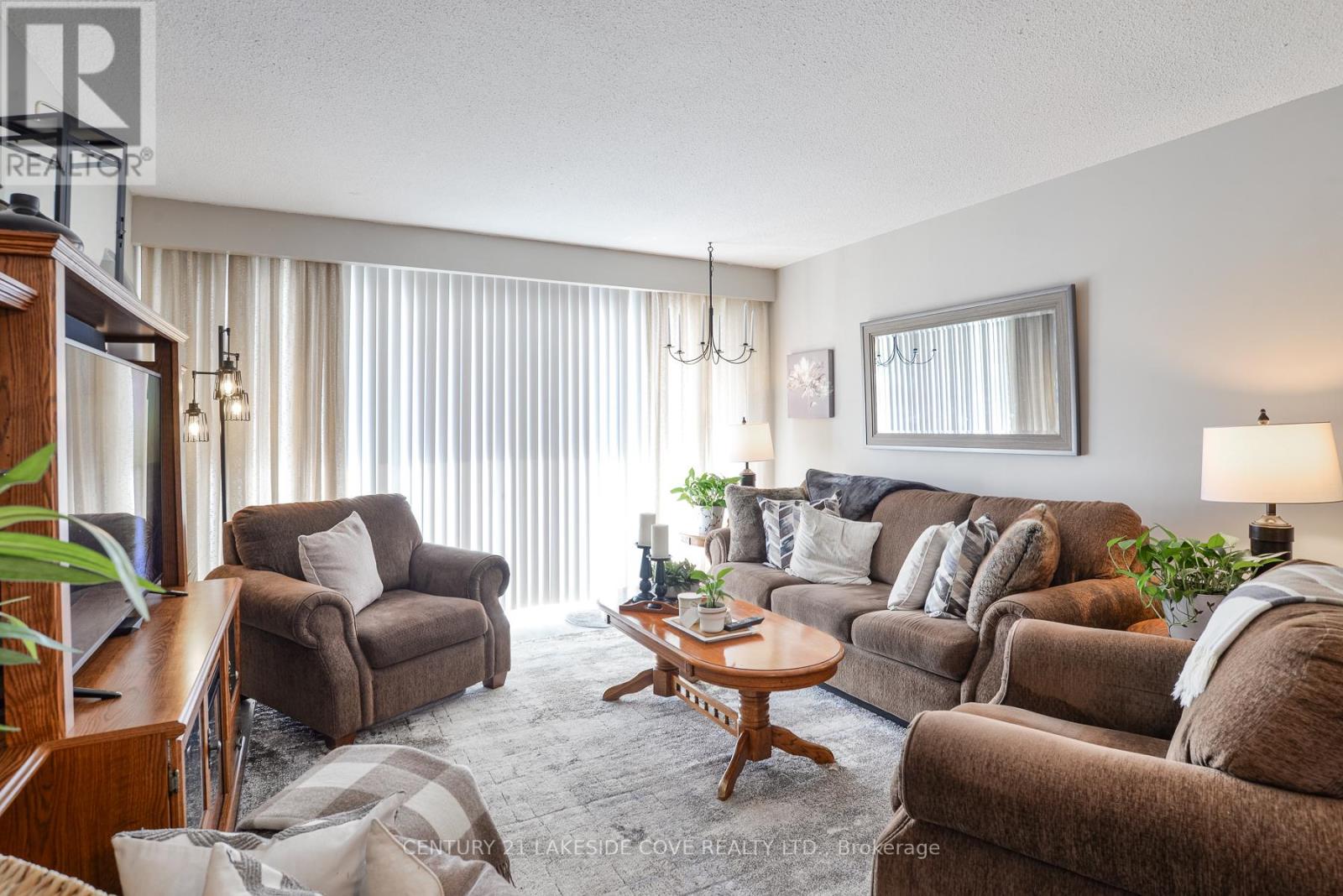 Unit 4 - 4 Paradise Boulevard, Ramara, Ontario  L0K 1B0 - Photo 12 - S12982464