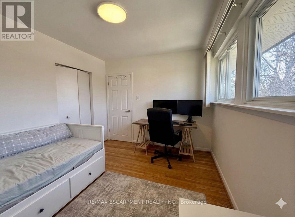 1349 Kelly Road, Mississauga, Ontario  L5J 3V1 - Photo 13 - W12977630