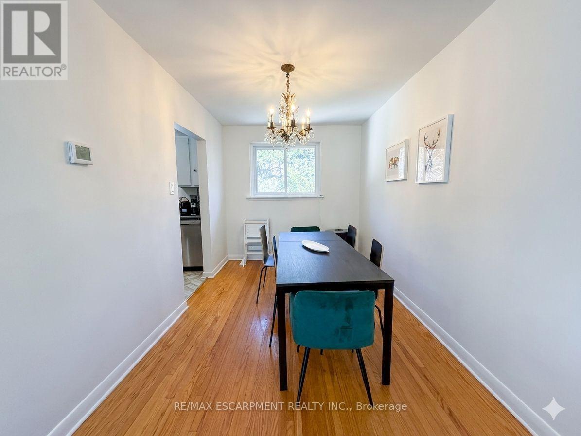 1349 Kelly Road, Mississauga, Ontario  L5J 3V1 - Photo 9 - W12977630