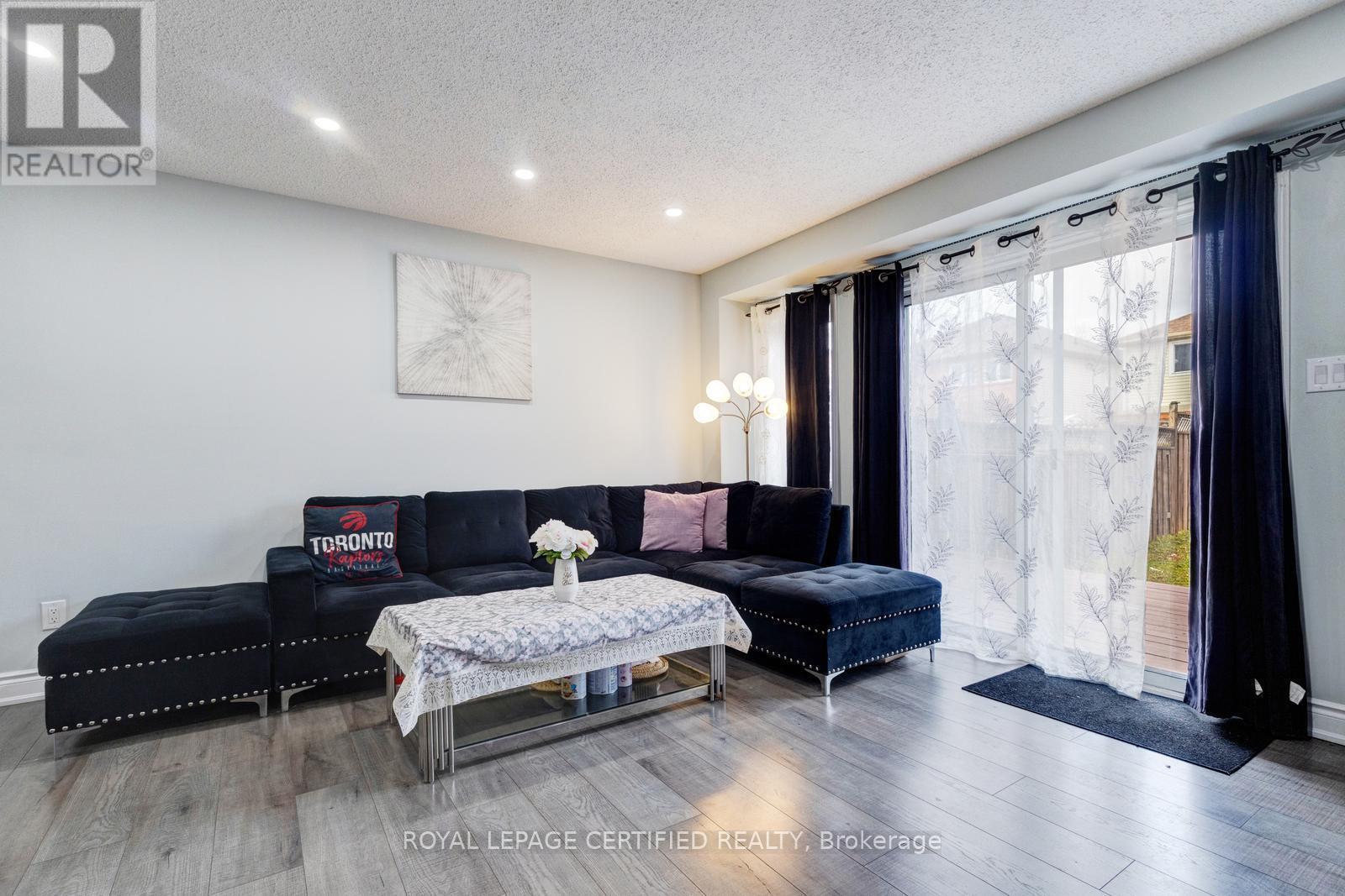 299 Pressed Brick Drive N, Brampton, Ontario  L6V 4L2 - Photo 13 - W12978796