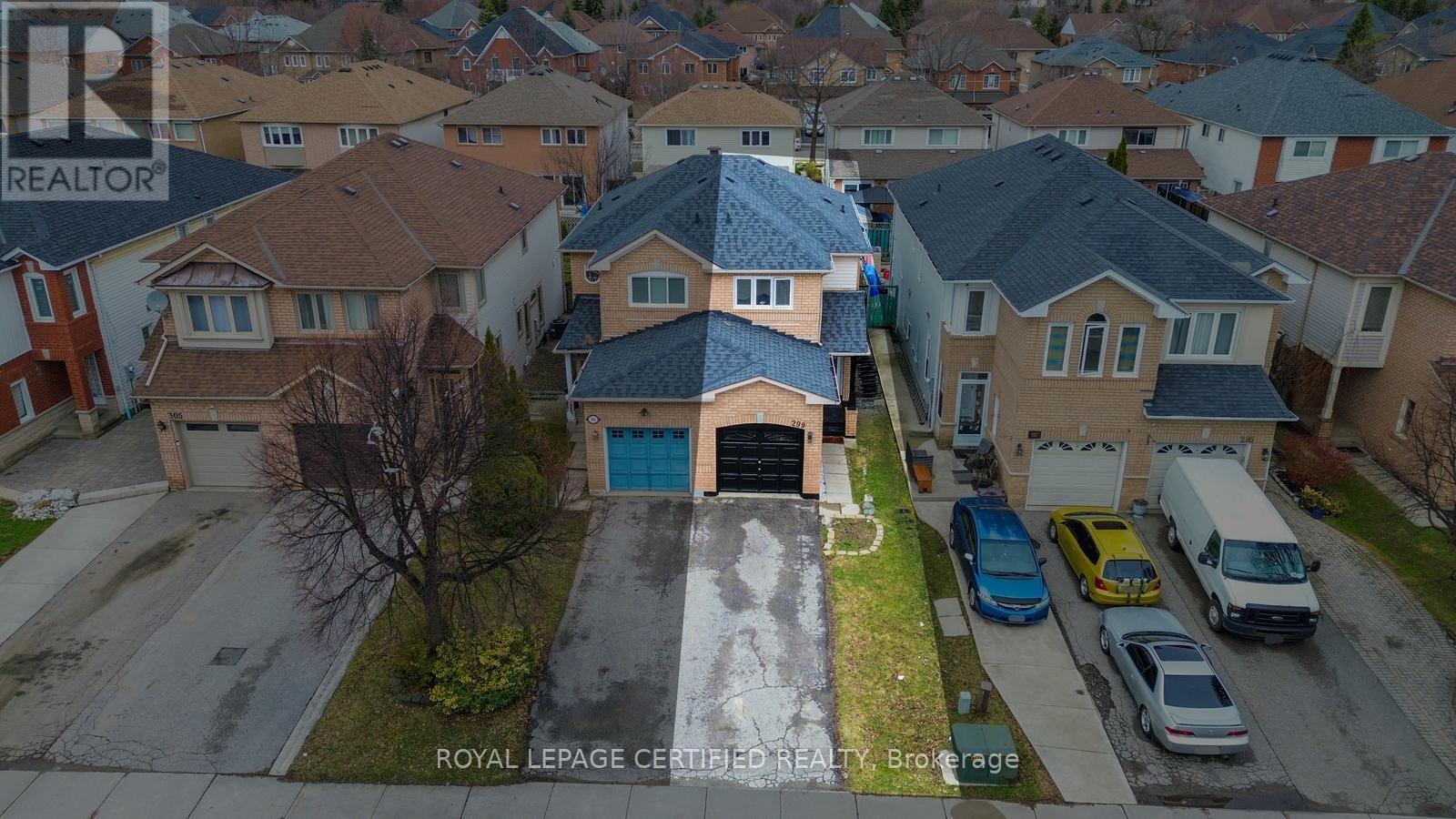 299 Pressed Brick Drive N, Brampton, Ontario  L6V 4L2 - Photo 2 - W12978796