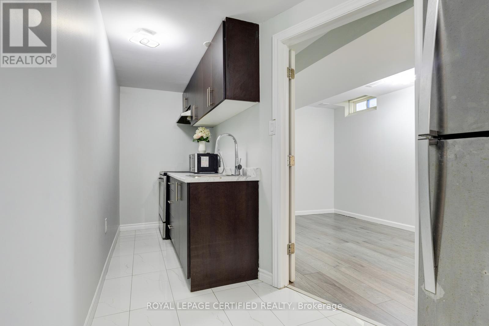 299 Pressed Brick Drive N, Brampton, Ontario  L6V 4L2 - Photo 31 - W12978796