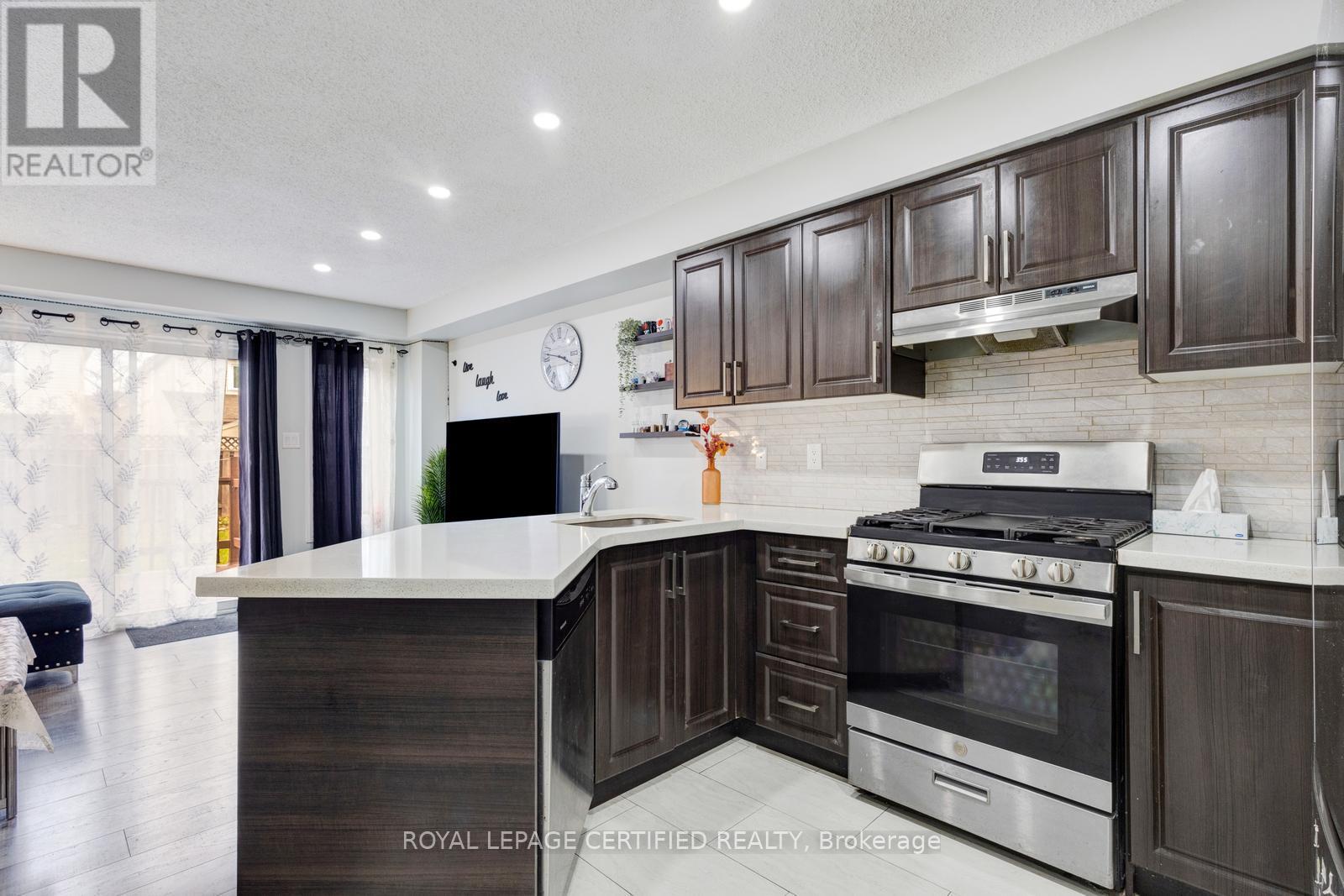 299 Pressed Brick Drive N, Brampton, Ontario  L6V 4L2 - Photo 7 - W12978796