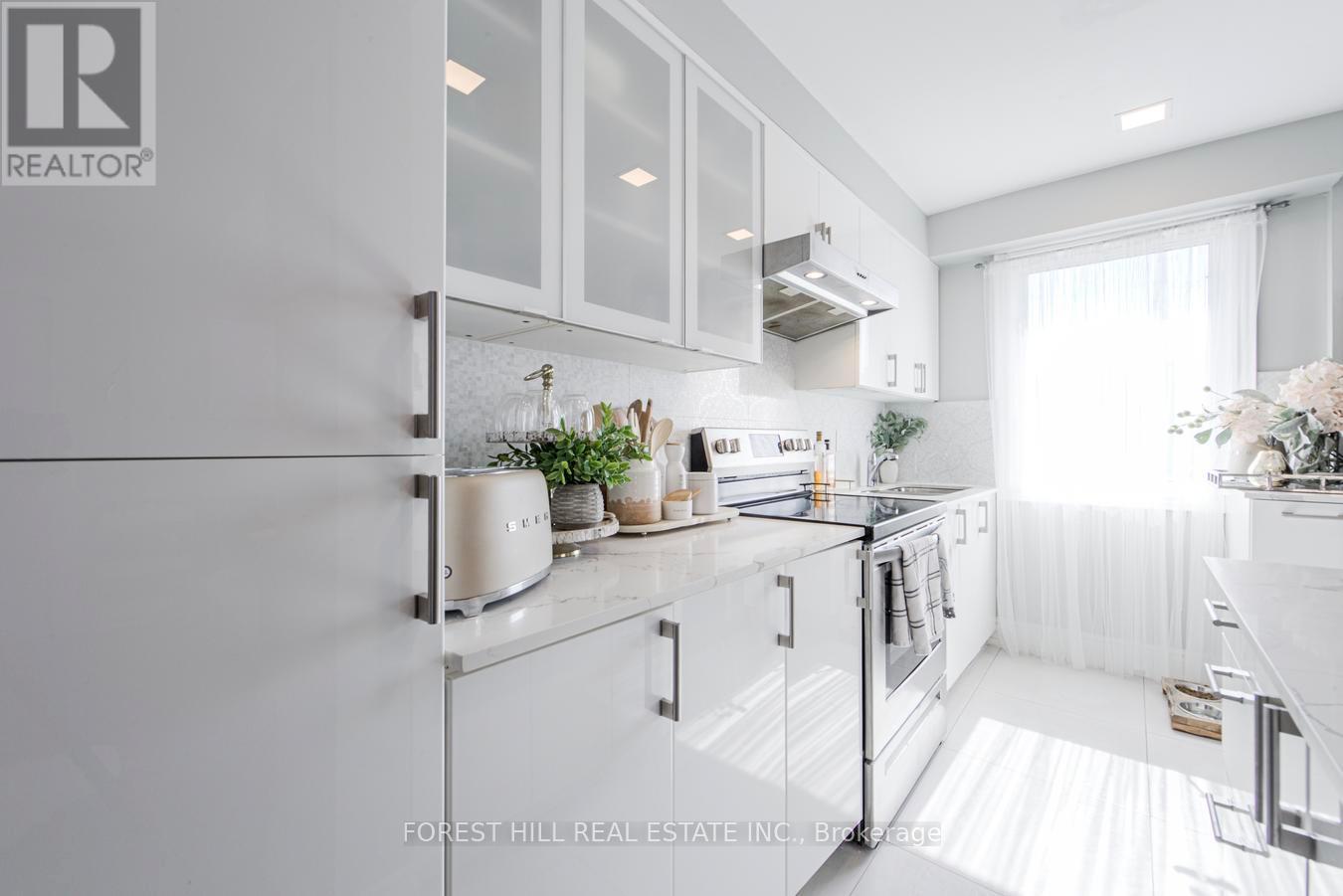 19 Troy Street, Mississauga, Ontario  L5G 1S6 - Photo 11 - W12982814