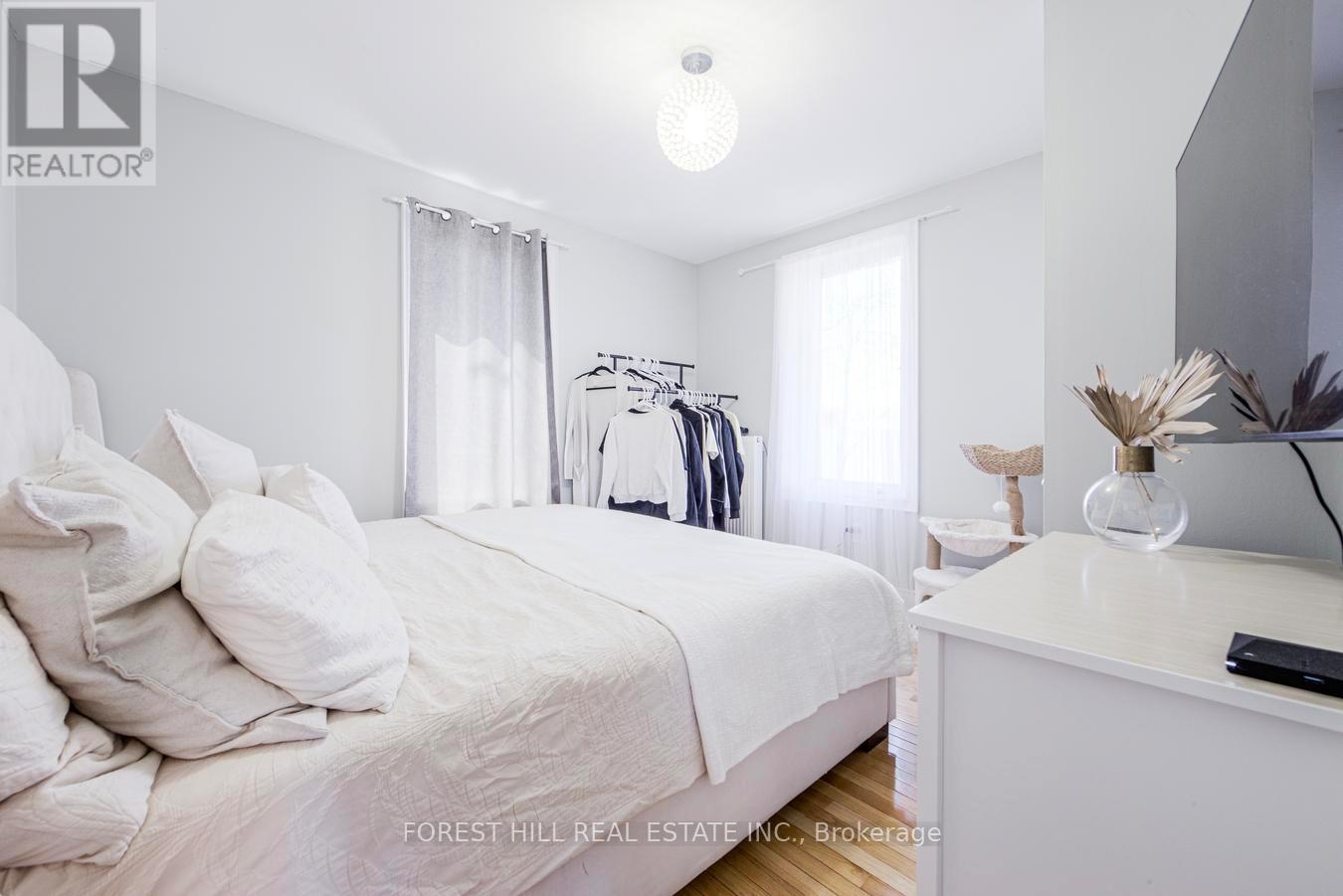 19 Troy Street, Mississauga, Ontario  L5G 1S6 - Photo 16 - W12982814