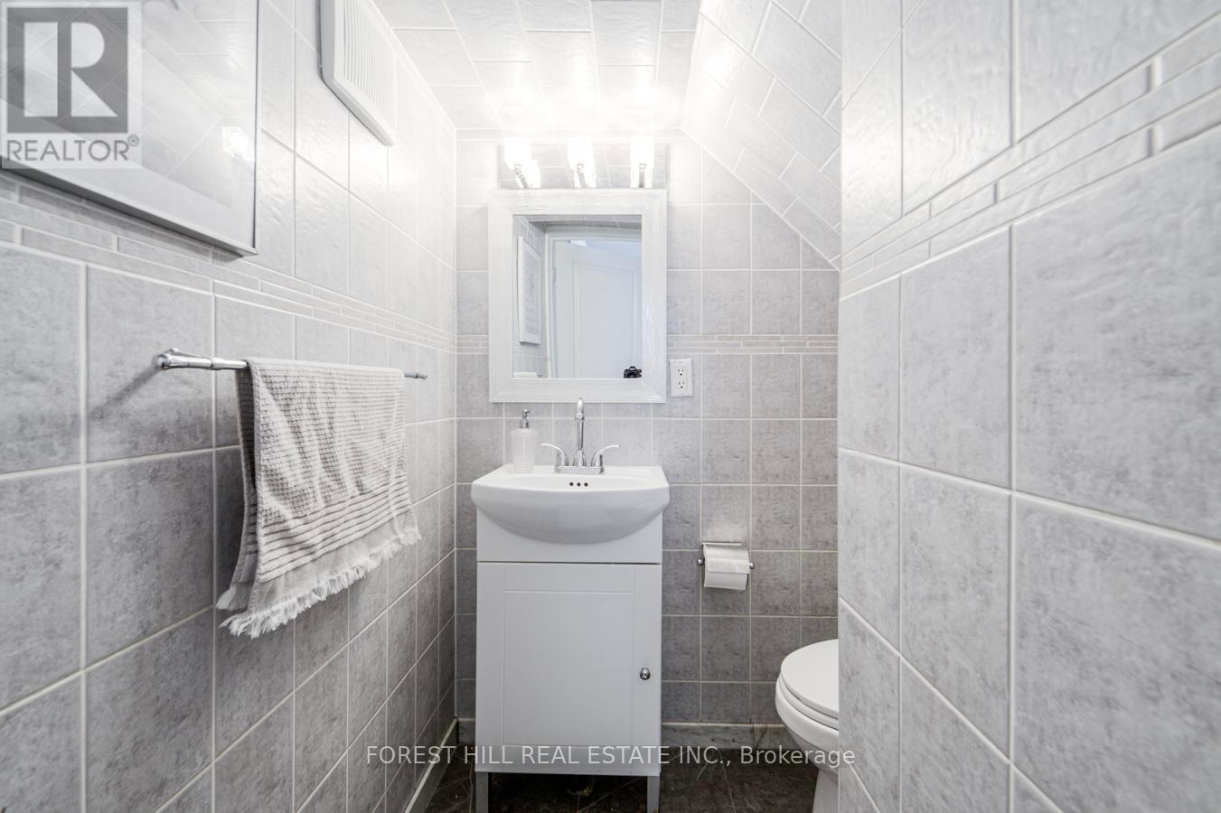 19 Troy Street, Mississauga, Ontario  L5G 1S6 - Photo 18 - W12982814