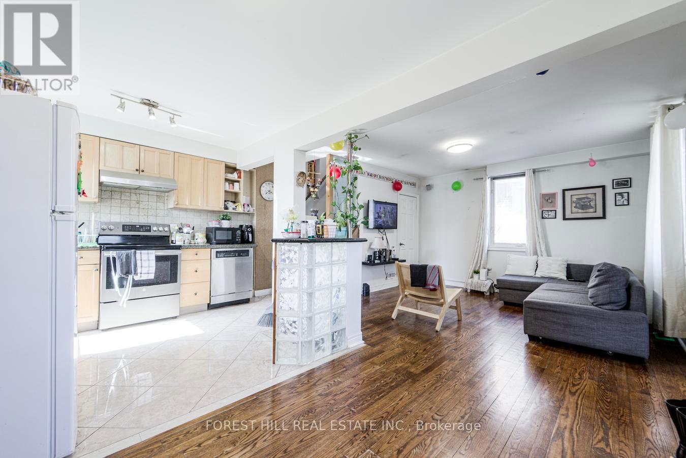 19 Troy Street, Mississauga, Ontario  L5G 1S6 - Photo 24 - W12982814