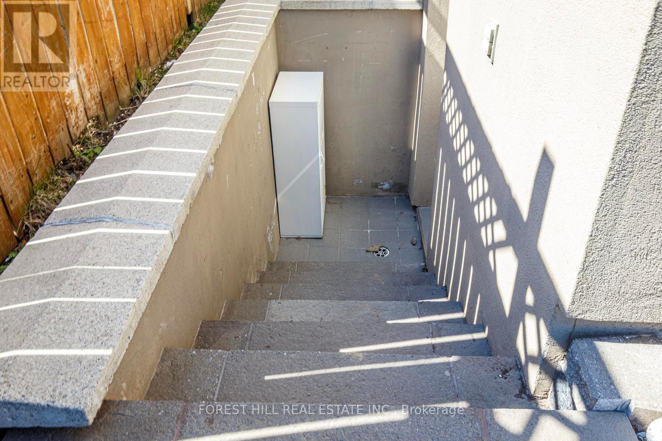 19 Troy Street, Mississauga, Ontario  L5G 1S6 - Photo 32 - W12982814