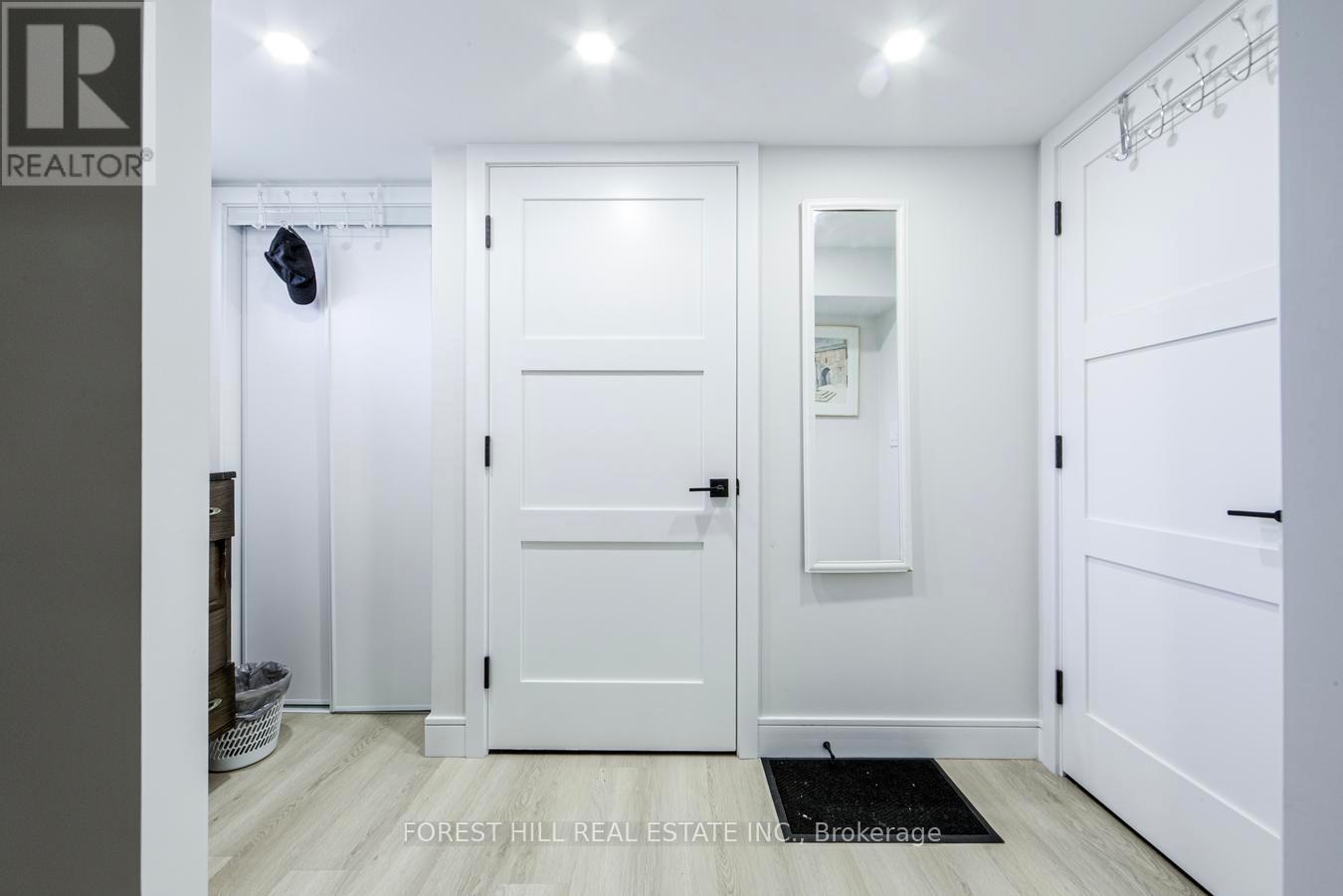 19 Troy Street, Mississauga, Ontario  L5G 1S6 - Photo 33 - W12982814