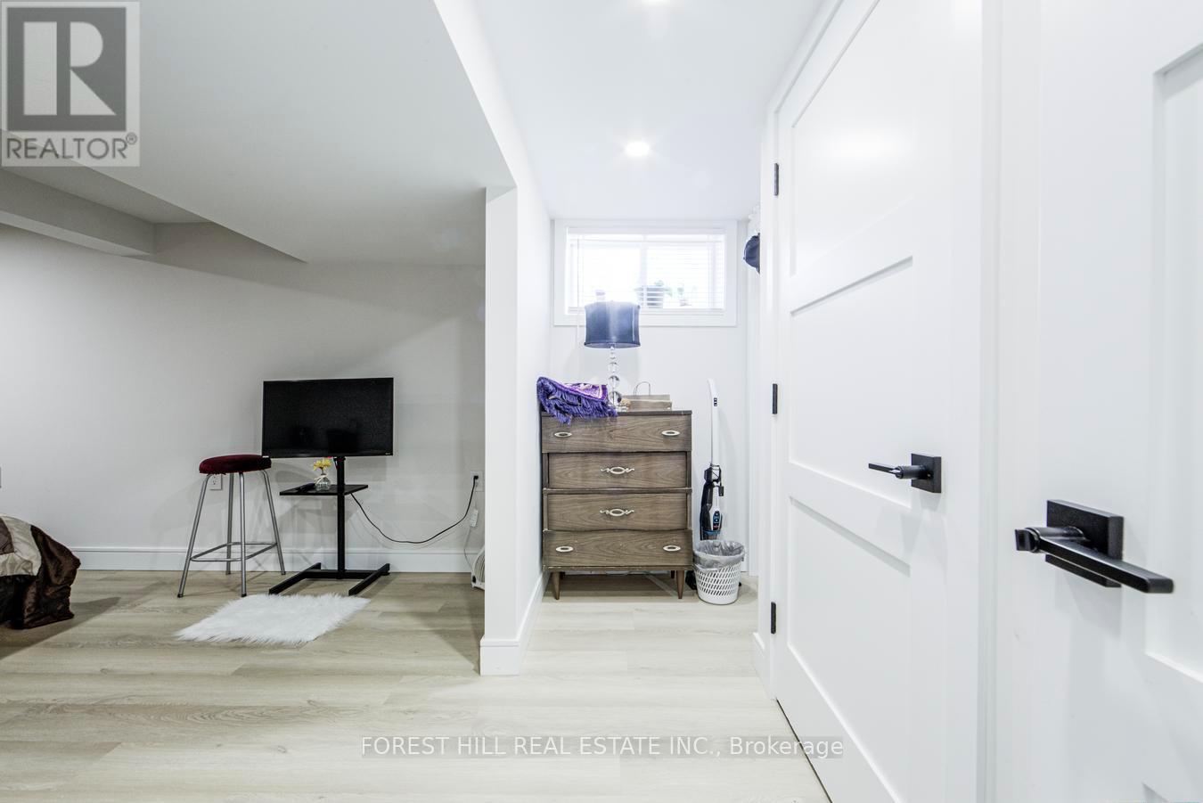 19 Troy Street, Mississauga, Ontario  L5G 1S6 - Photo 34 - W12982814