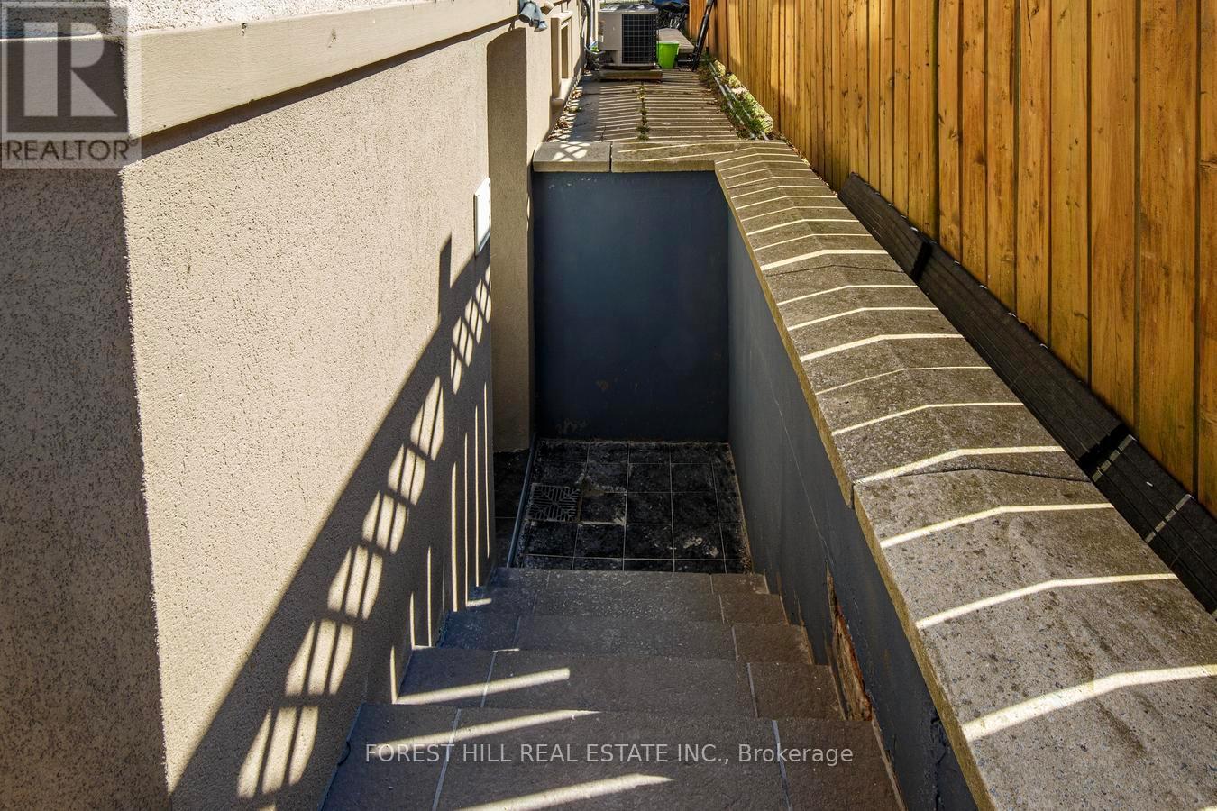 19 Troy Street, Mississauga, Ontario  L5G 1S6 - Photo 44 - W12982814