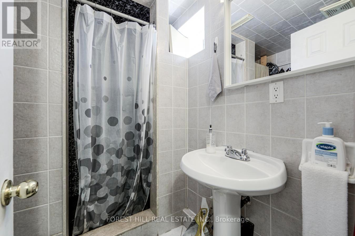 19 Troy Street, Mississauga, Ontario  L5G 1S6 - Photo 49 - W12982814