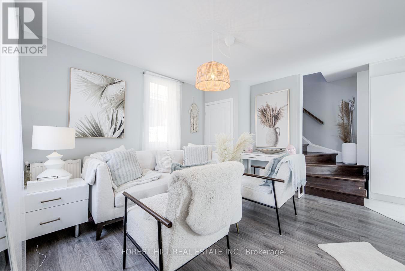 19 Troy Street, Mississauga, Ontario  L5G 1S6 - Photo 7 - W12982814