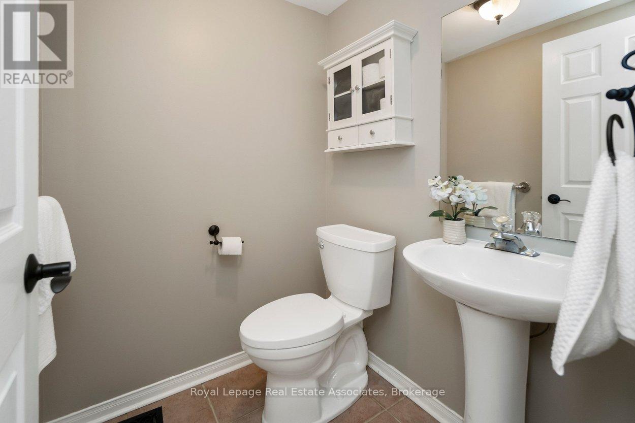 42 Harriet Street, Halton Hills, Ontario  L7G 5W7 - Photo 20 - W12982820