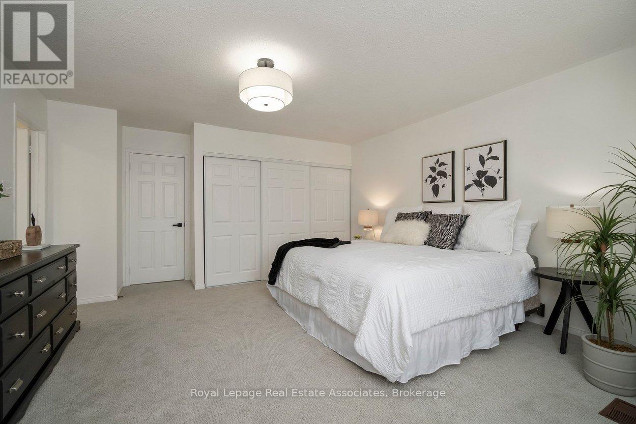 42 Harriet Street, Halton Hills, Ontario  L7G 5W7 - Photo 23 - W12982820