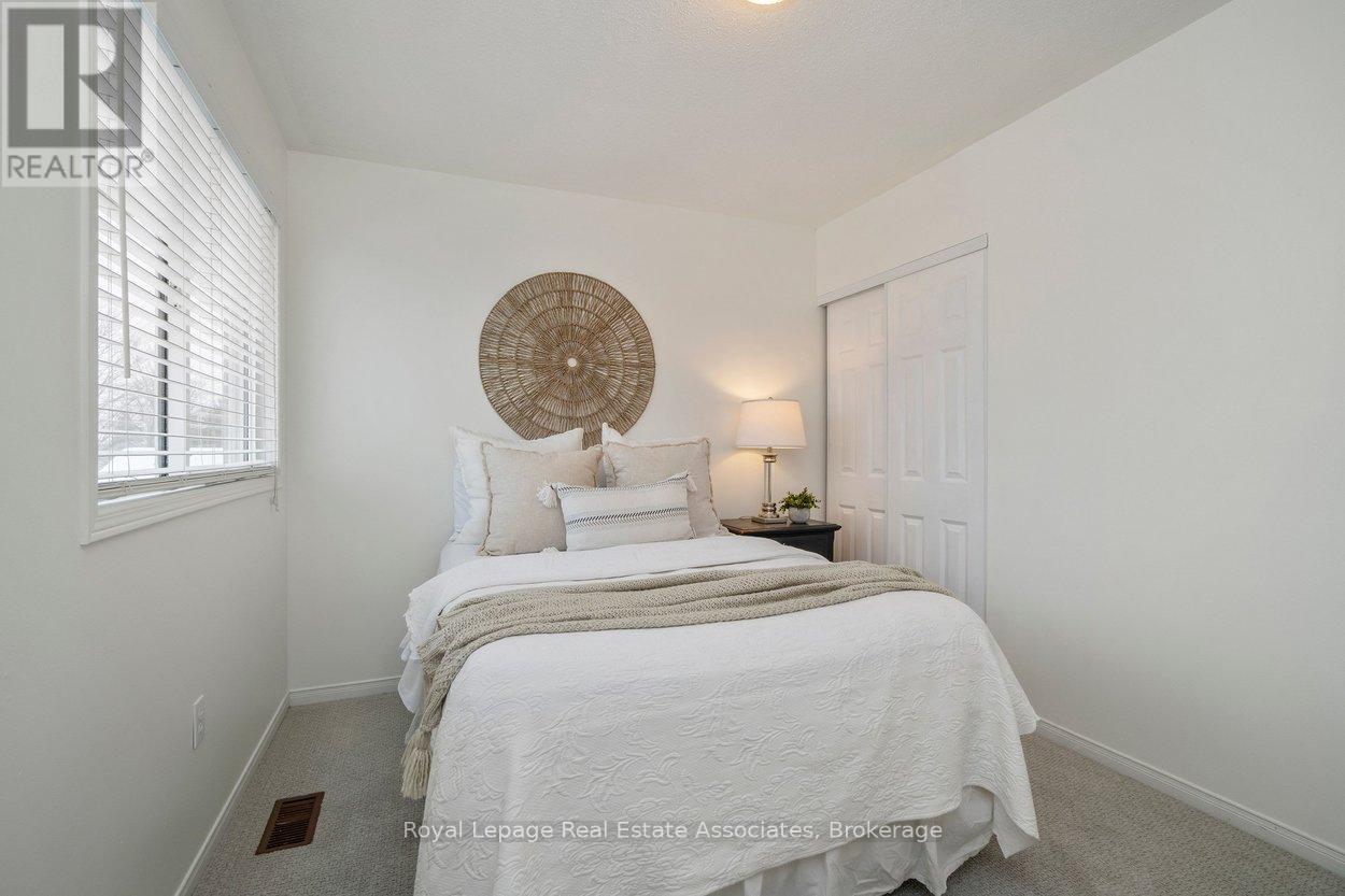 42 Harriet Street, Halton Hills, Ontario  L7G 5W7 - Photo 29 - W12982820