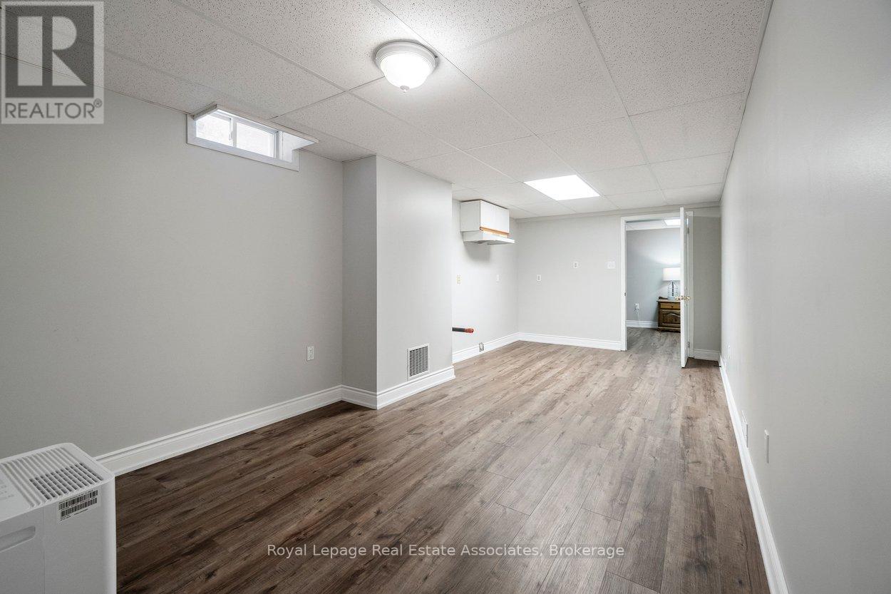 42 Harriet Street, Halton Hills, Ontario  L7G 5W7 - Photo 34 - W12982820