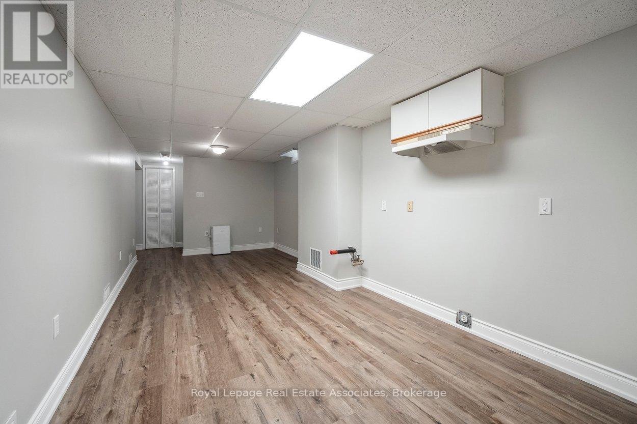 42 Harriet Street, Halton Hills, Ontario  L7G 5W7 - Photo 38 - W12982820