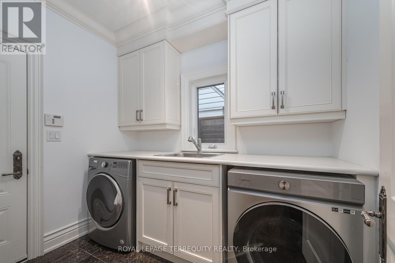 11 Chestnut Hills Parkway, Toronto, Ontario  M9A 3P7 - Photo 22 - W12982828