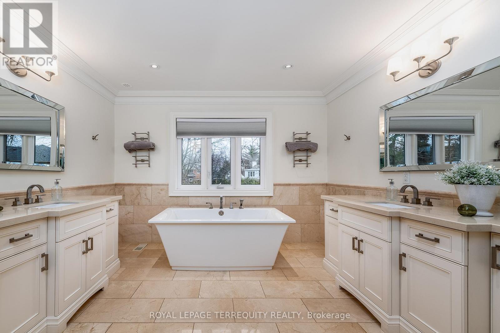 11 Chestnut Hills Parkway, Toronto, Ontario  M9A 3P7 - Photo 28 - W12982828