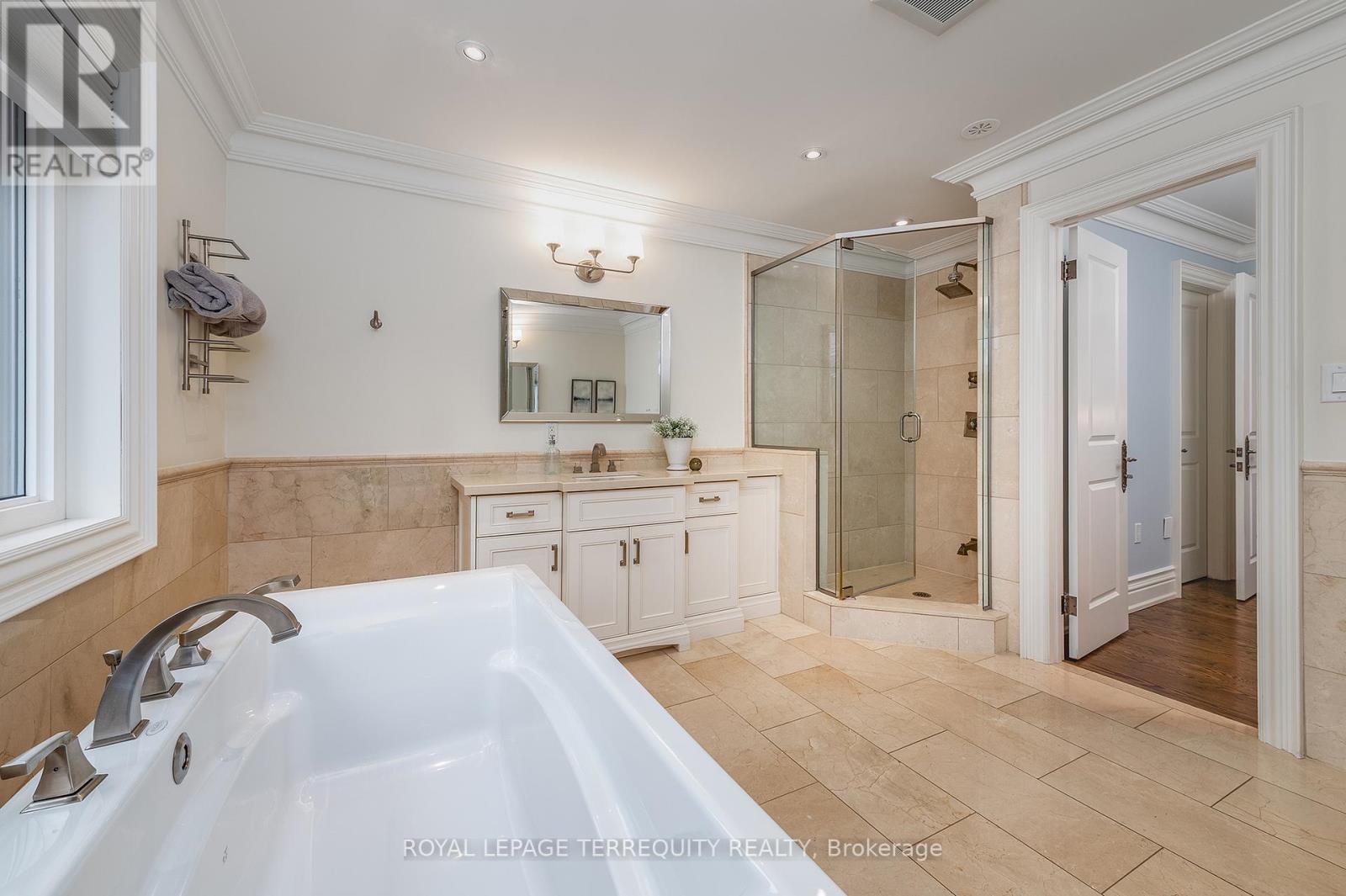 11 Chestnut Hills Parkway, Toronto, Ontario  M9A 3P7 - Photo 29 - W12982828