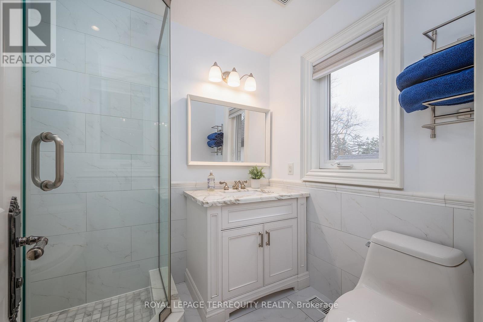 11 Chestnut Hills Parkway, Toronto, Ontario  M9A 3P7 - Photo 31 - W12982828