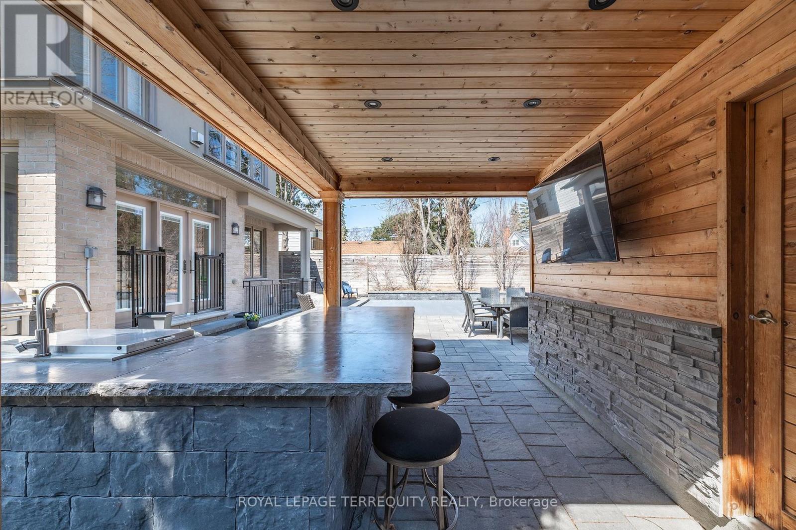 11 Chestnut Hills Parkway, Toronto, Ontario  M9A 3P7 - Photo 47 - W12982828