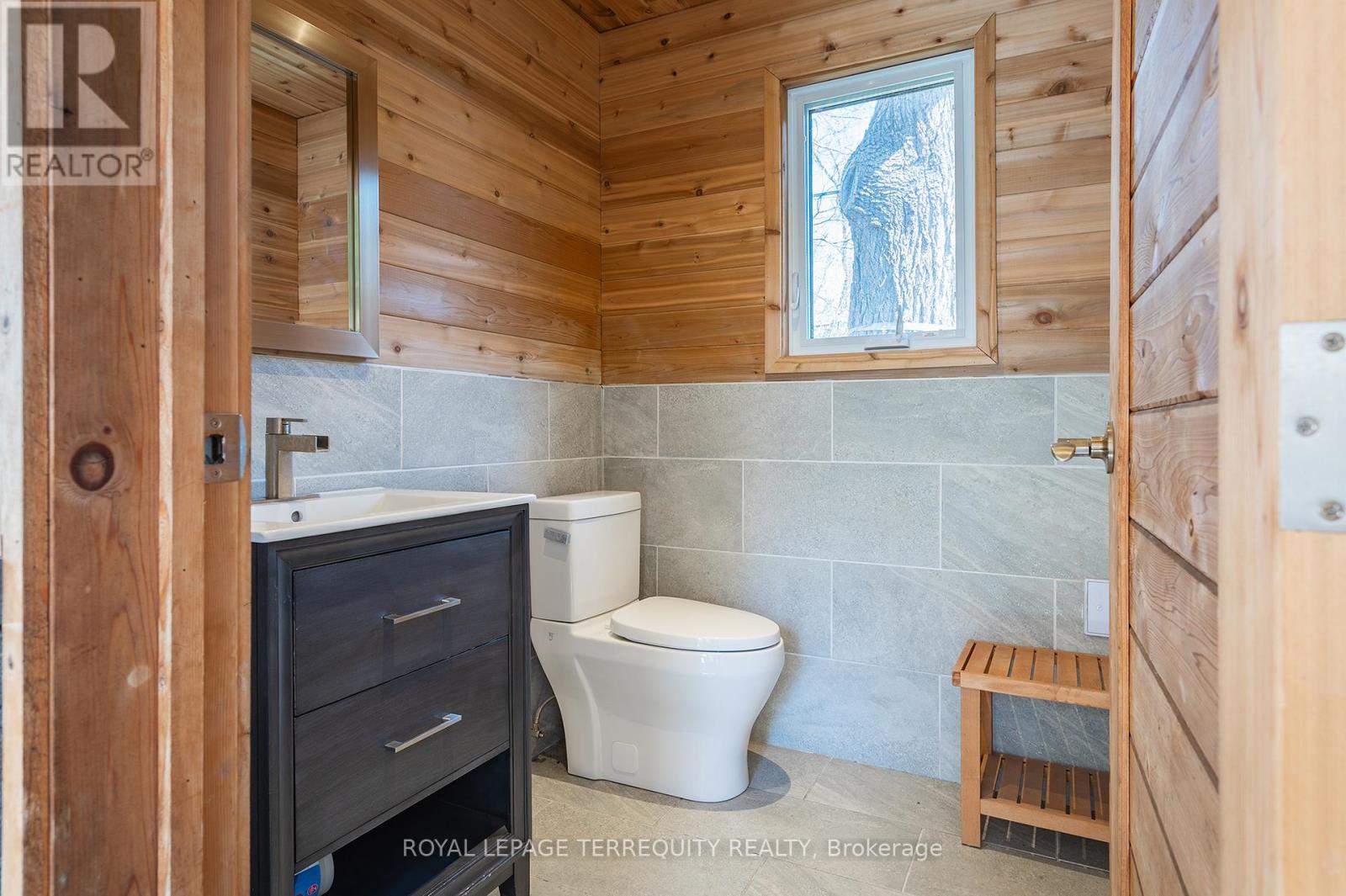 11 Chestnut Hills Parkway, Toronto, Ontario  M9A 3P7 - Photo 48 - W12982828