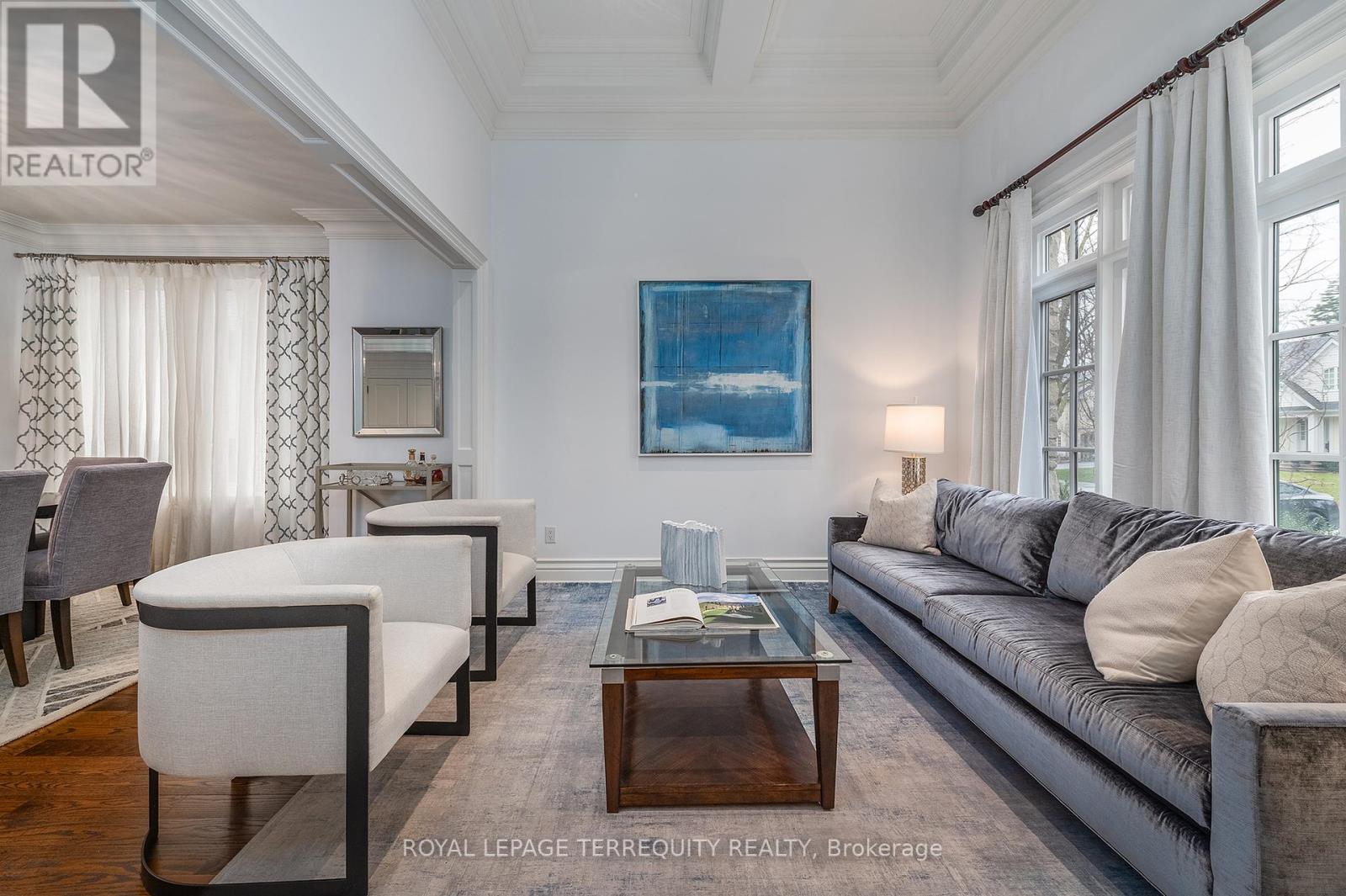 11 Chestnut Hills Parkway, Toronto, Ontario  M9A 3P7 - Photo 7 - W12982828