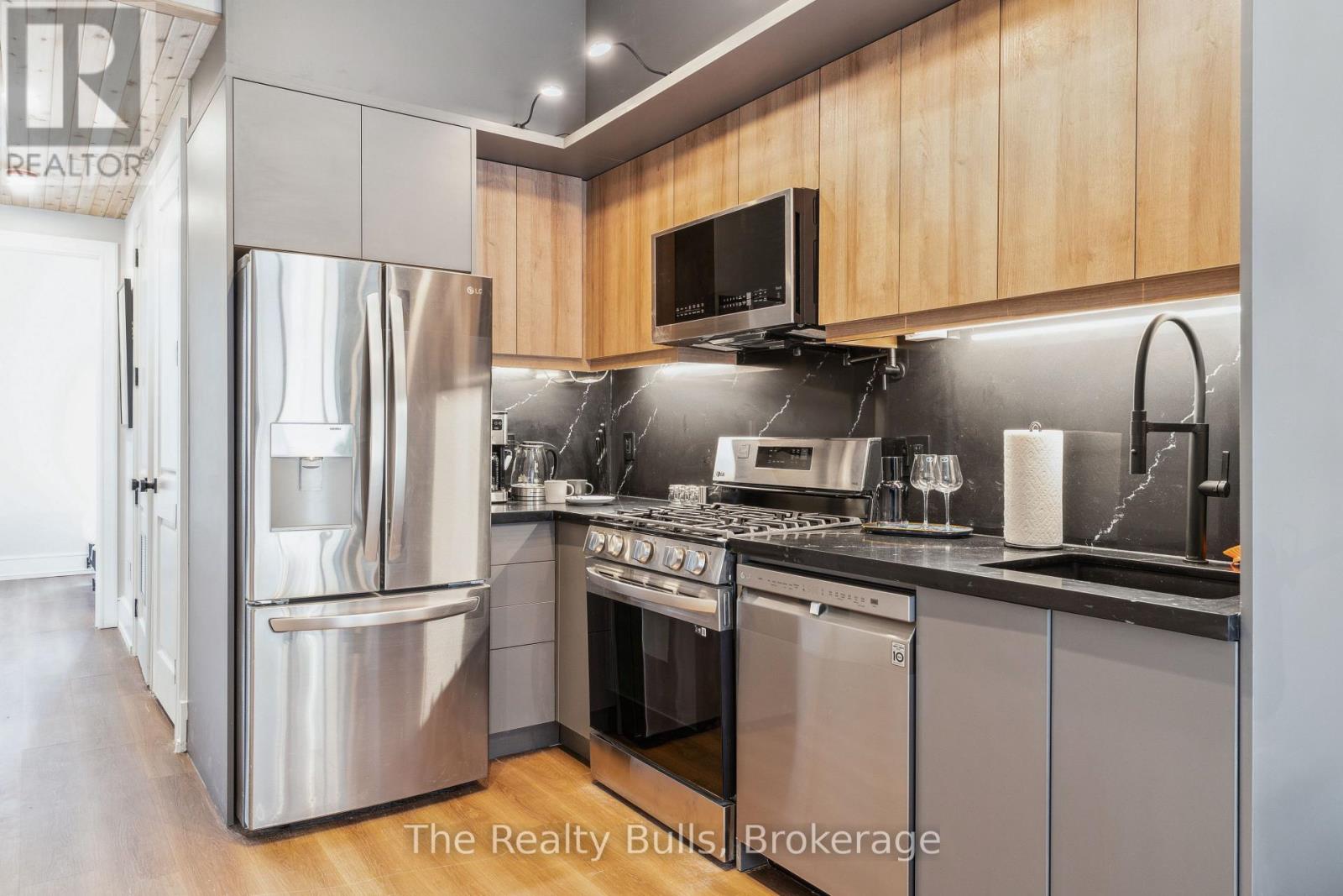 1320 Queen Street W, Toronto, Ontario  M6K 1L4 - Photo 10 - W12982836