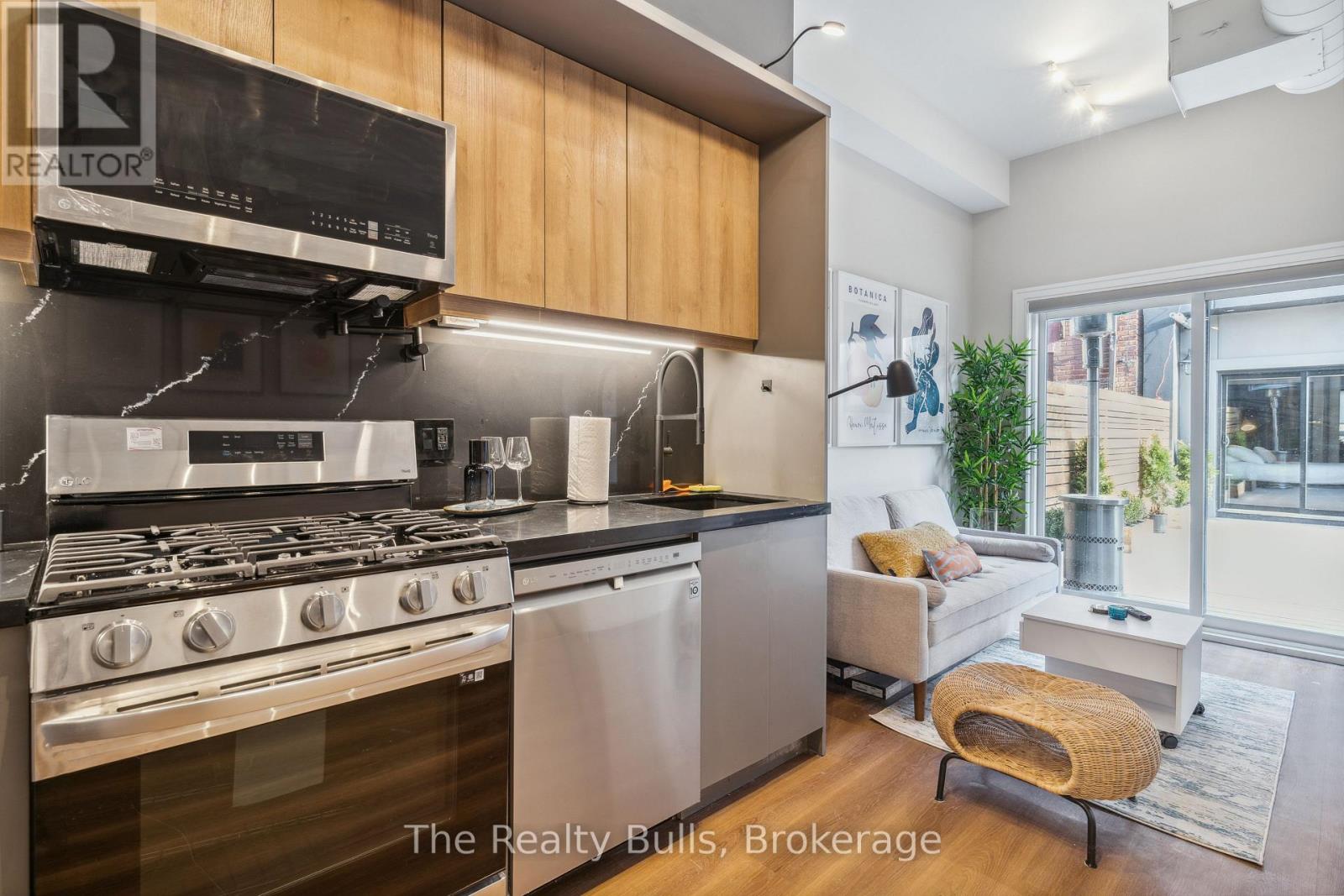 1320 Queen Street W, Toronto, Ontario  M6K 1L4 - Photo 8 - W12982836