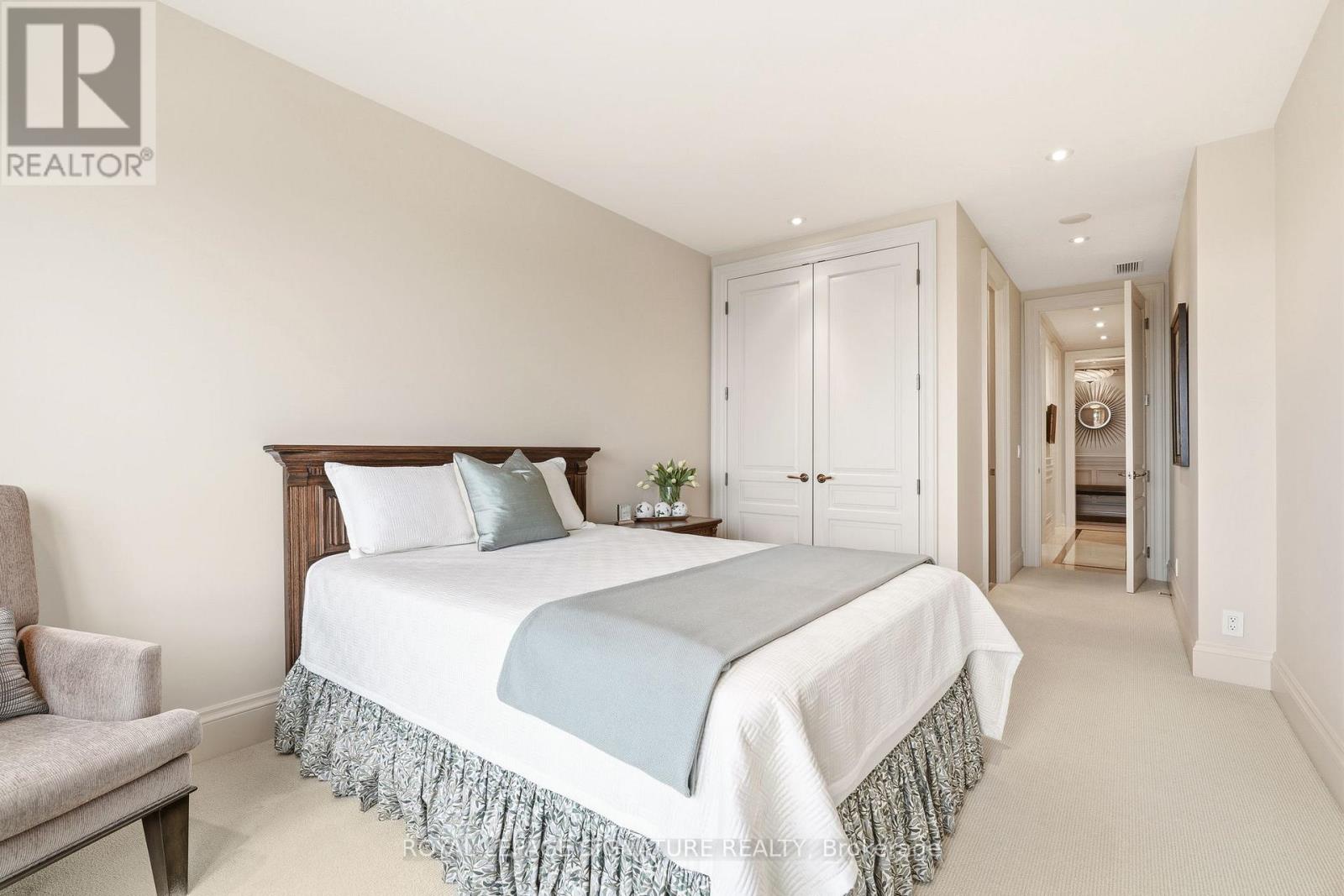 1101 - 111 Forsythe Street, Oakville, Ontario  L6K 3J9 - Photo 9 - W12982856