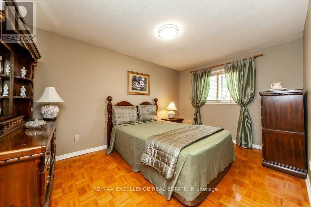 30 Ballycastle Crescent, Brampton, Ontario  L6Z 2T6 - Photo 10 - W12982874