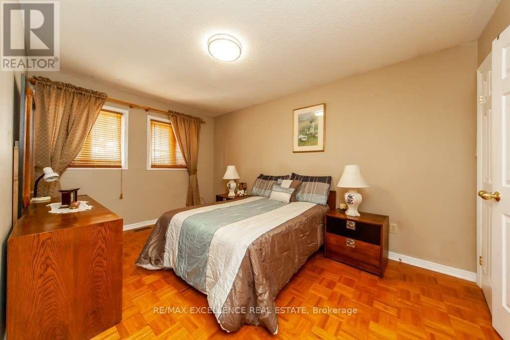 30 Ballycastle Crescent, Brampton, Ontario  L6Z 2T6 - Photo 12 - W12982874