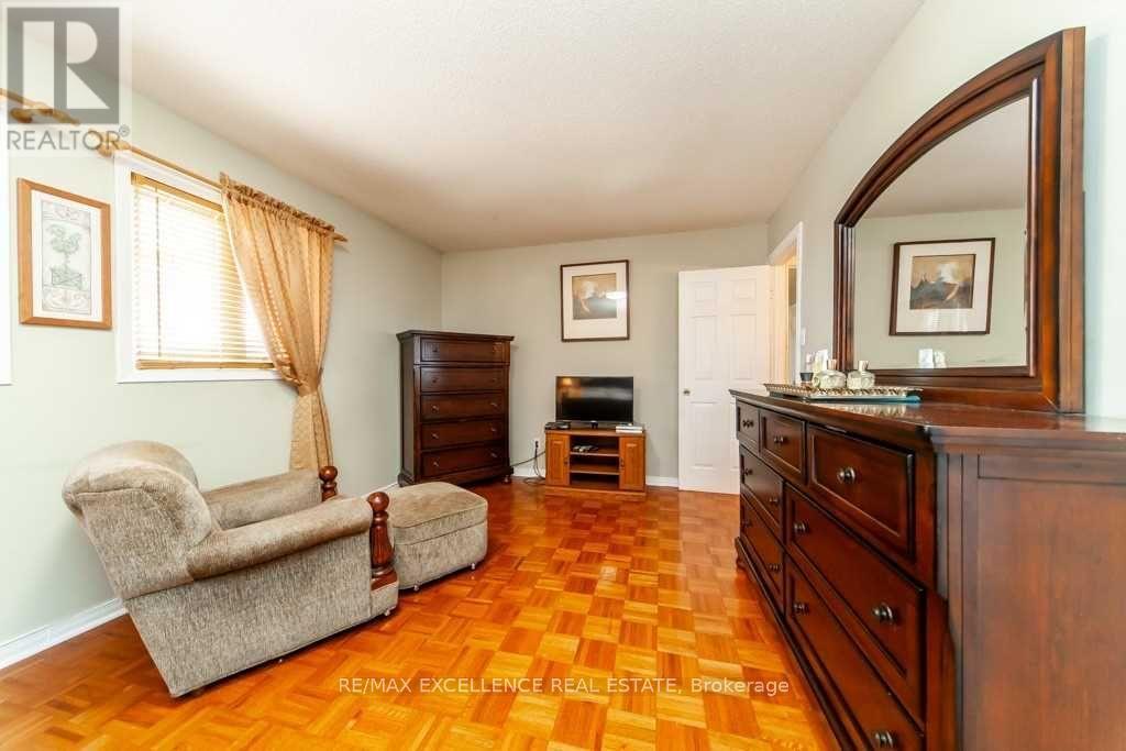 30 Ballycastle Crescent, Brampton, Ontario  L6Z 2T6 - Photo 14 - W12982874