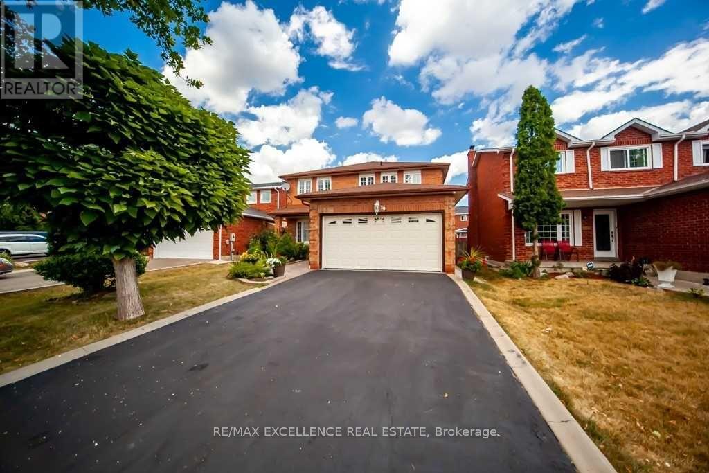 30 Ballycastle Crescent, Brampton, Ontario  L6Z 2T6 - Photo 2 - W12982874