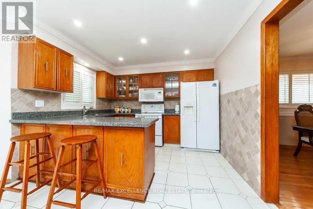 30 Ballycastle Crescent, Brampton, Ontario  L6Z 2T6 - Photo 25 - W12982874