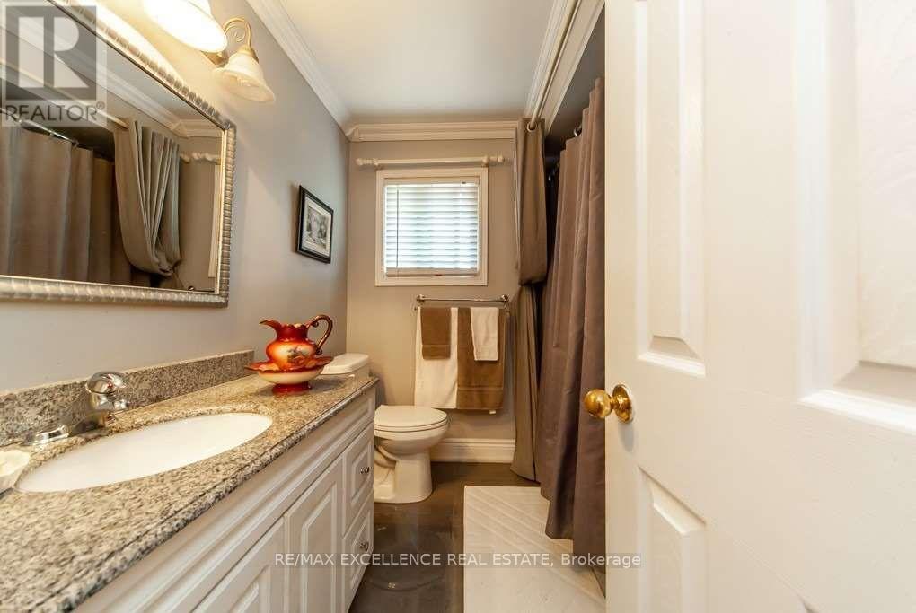 30 Ballycastle Crescent, Brampton, Ontario  L6Z 2T6 - Photo 6 - W12982874