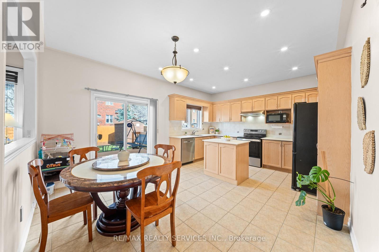 20 Strathdale Road, Brampton, Ontario  L6P 2Y1 - Photo 18 - W12982898