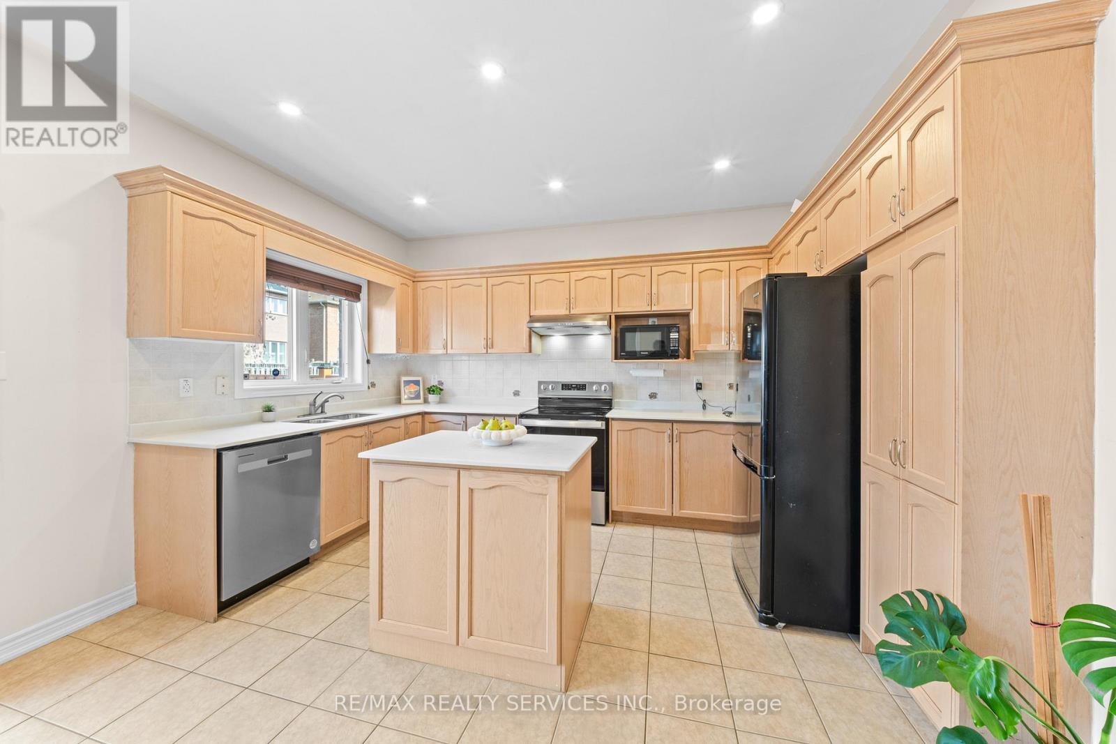 20 Strathdale Road, Brampton, Ontario  L6P 2Y1 - Photo 19 - W12982898