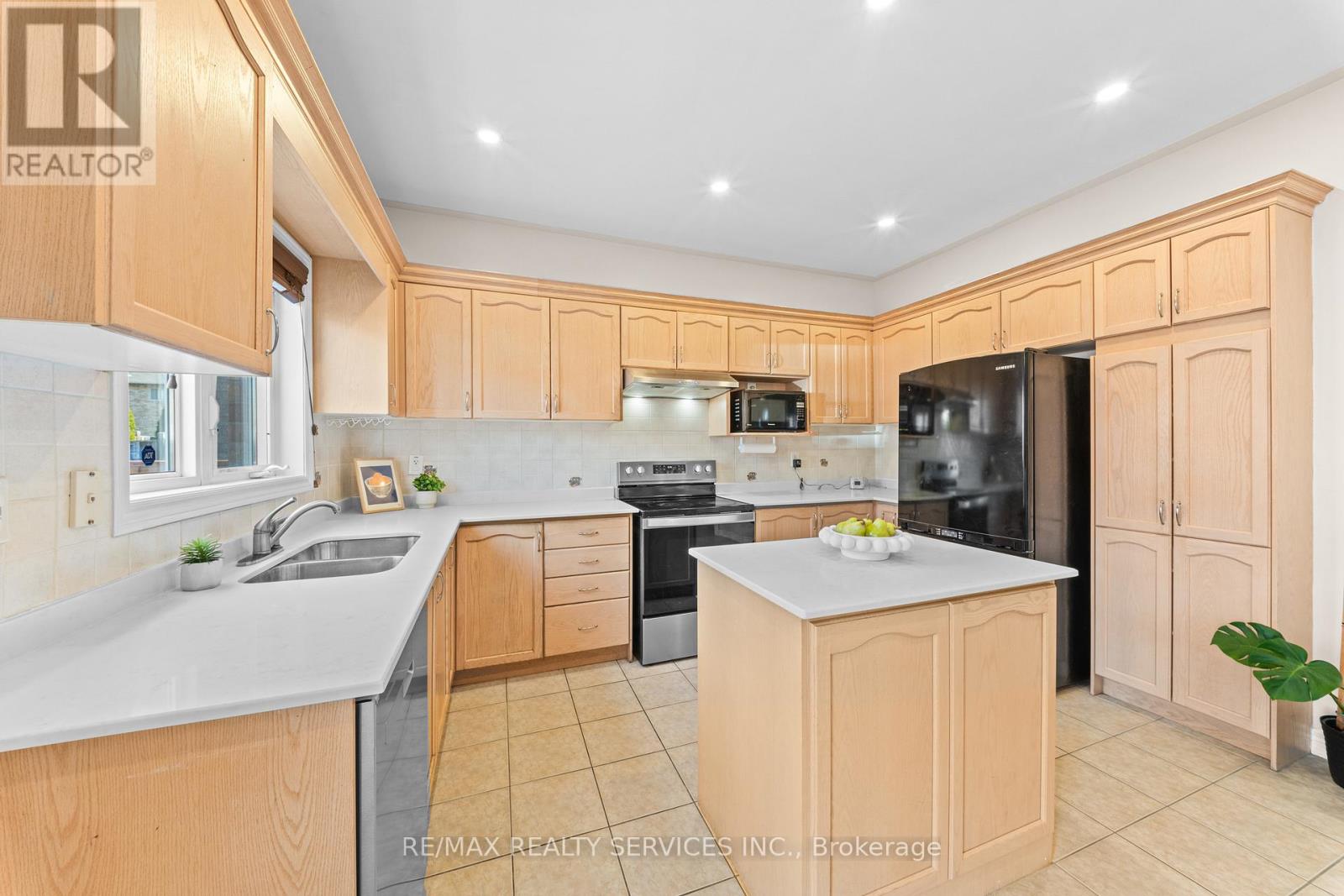 20 Strathdale Road, Brampton, Ontario  L6P 2Y1 - Photo 20 - W12982898