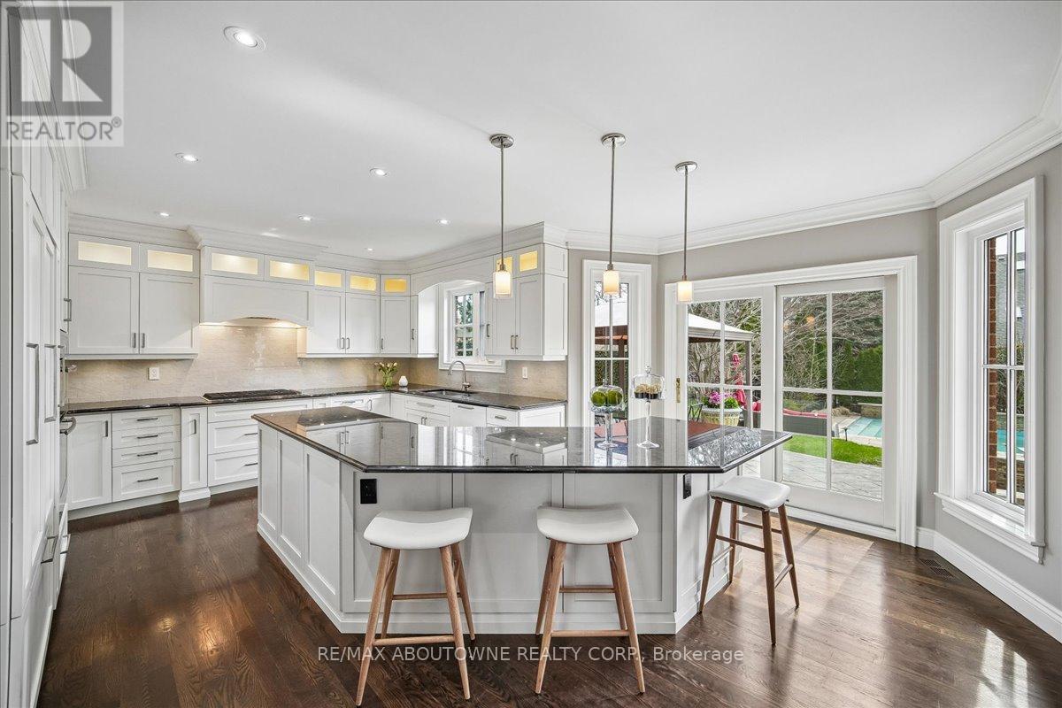 1494 The Links Drive, Oakville, Ontario  L6M 2P2 - Photo 11 - W12982924