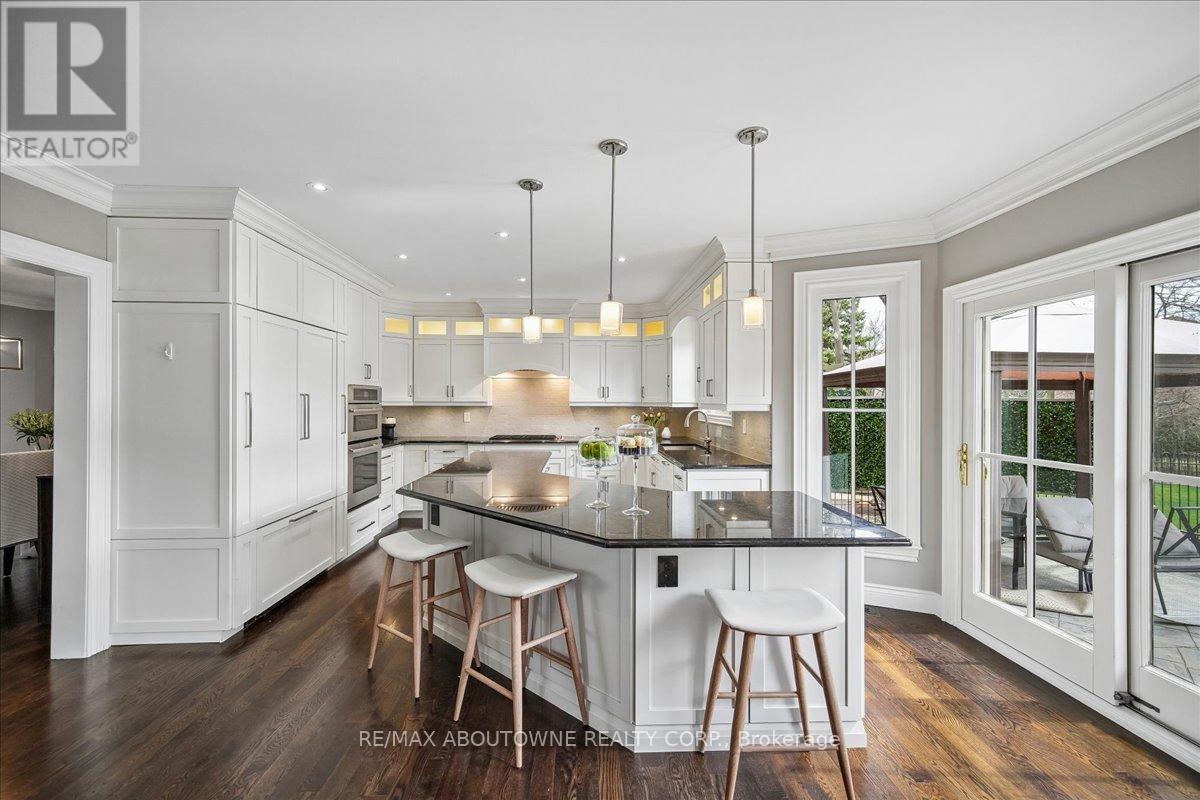 1494 The Links Drive, Oakville, Ontario  L6M 2P2 - Photo 12 - W12982924