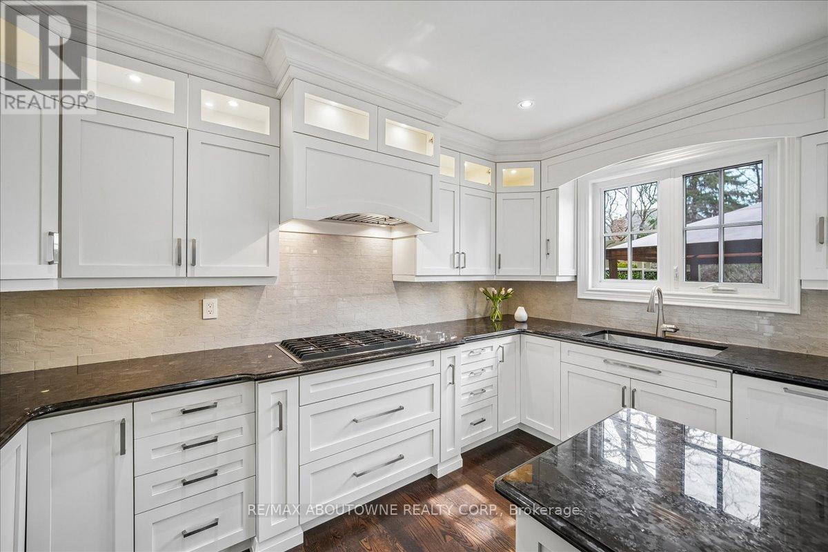 1494 The Links Drive, Oakville, Ontario  L6M 2P2 - Photo 13 - W12982924