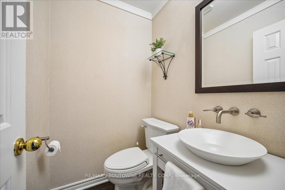 1494 The Links Drive, Oakville, Ontario  L6M 2P2 - Photo 15 - W12982924